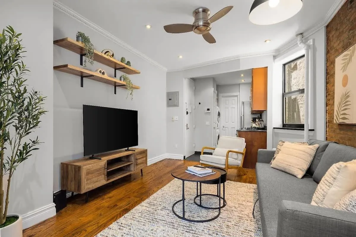 Stylish Stay in Trendy East Village ニューヨーク 米国